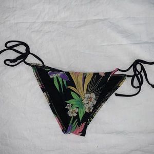 Super cute flower bikini bottoms
